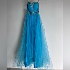 Sweet 16 or prom dress